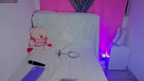 Snapshot of linda_bellucci374516 chatting on 07-29-26, 03:04 Linda online show from 07-29-26, 03:04