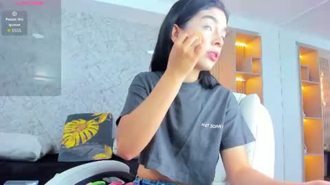 Snapshot of linda_cooper_ chatting on 06-10-26, 11:20 LINDA online show from 06-10-26, 11:20
