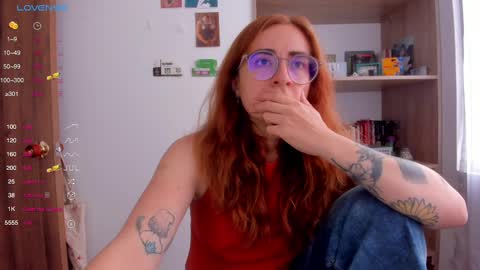 Snapshot of linda_giggle chatting on 02-13-25, 02:52 Giggles online show from 02-13-25, 02:52
