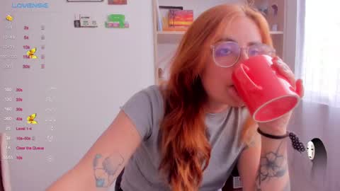 Snapshot of linda_giggle chatting on 02-23-25, 06:01 Giggles online show from 02-23-25, 06:01