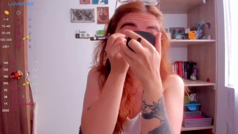 Snapshot of linda_giggle chatting on 03-04-25, 01:17 Giggles online show from 03-04-25, 01:17