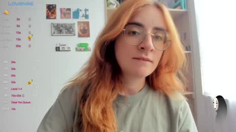 Snapshot of linda_giggle chatting on 03-09-25, 02:10 Giggles online show from 03-09-25, 02:10