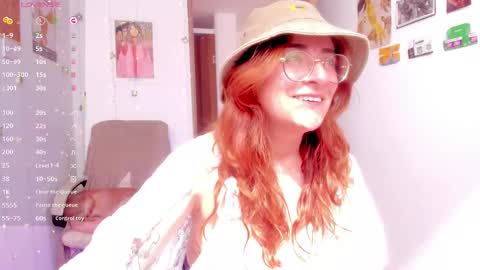 Snapshot of linda_giggle chatting on 09-23-25, 02:09 Giggles online show from 09-23-25, 02:09