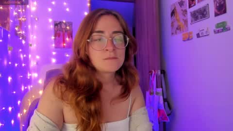 Snapshot of linda_giggle chatting on 09-29-25, 10:58 Giggles online show from 09-29-25, 10:58