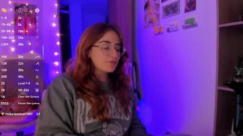 Snapshot of linda_giggle chatting on 10-01-25, 03:01 Giggles online show from 10-01-25, 03:01