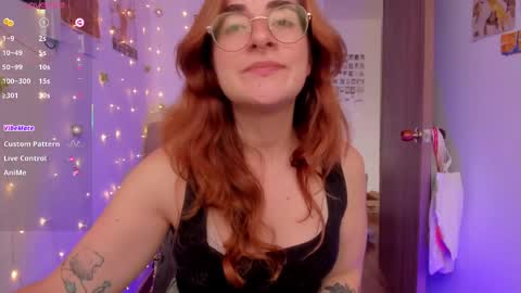 Snapshot of linda_giggle chatting on 10-03-25, 12:35 Giggles online show from 10-03-25, 12:35