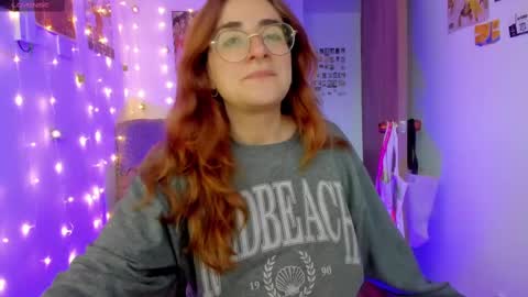 Snapshot of linda_giggle chatting on 10-05-25, 10:40 Giggles online show from 10-05-25, 10:40