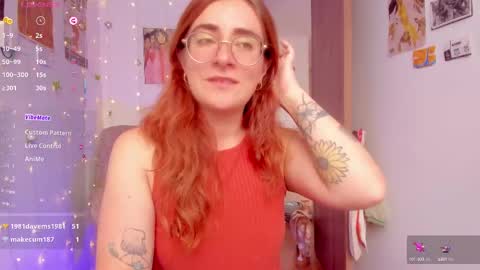 Snapshot of linda_giggle chatting on 10-09-25, 02:37 Giggles online show from 10-09-25, 02:37