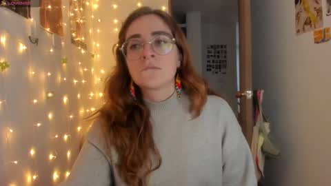 Snapshot of linda_giggle chatting on 10-11-25, 12:21 Giggles online show from 10-11-25, 12:21