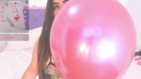 Snapshot of linda_jay_ chatting on 10-10-25, 01:10 Linda  online show from 10-10-25, 01:10