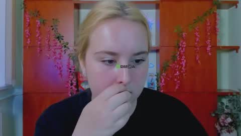 linda_lynx online show from 07-17-26, 09:05