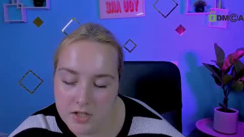 linda_lynx online show from 07-19-26, 08:51