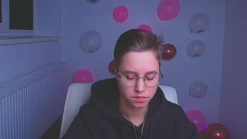 Snapshot of linda_miss_ chatting on 02-12-25, 11:40 Linda online show from 02-12-25, 11:40