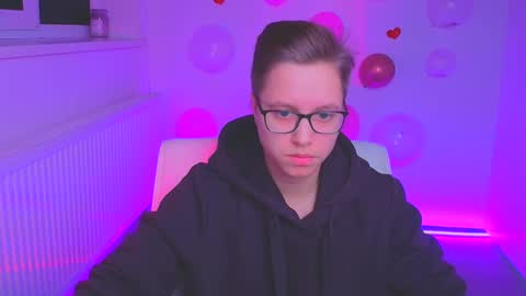 Snapshot of linda_miss_ chatting on 02-18-25, 09:21 Linda online show from 02-18-25, 09:21