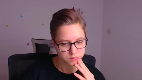 Snapshot of linda_miss_ chatting on 02-25-25, 12:13 Linda online show from 02-25-25, 12:13