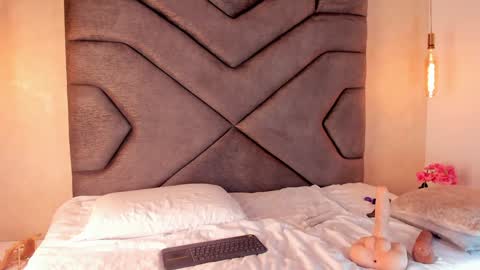 Snapshot of linda_saenz1 chatting on 01-20-25, 02:57 Linda Saenz online show from 01-20-25, 02:57