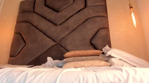 Snapshot of linda_saenz1 chatting on 01-24-25, 03:02 Linda Saenz online show from 01-24-25, 03:02