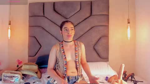 Snapshot of linda_saenz1 chatting on 02-21-25, 02:48 Linda Saenz online show from 02-21-25, 02:48
