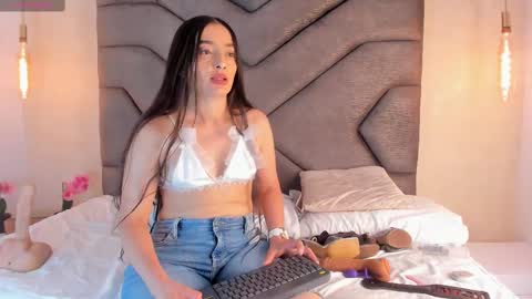 Snapshot of linda_saenz1 chatting on 03-05-25, 06:12 Linda Saenz online show from 03-05-25, 06:12