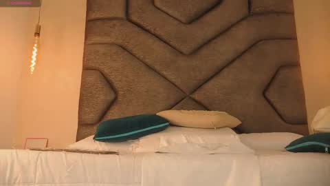 Snapshot of linda_saenz1 chatting on 10-18-25, 11:33 Linda Saenz online show from 10-18-25, 11:33