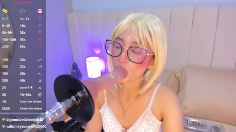 Snapshot of linda_sofi__ chatting on 03-06-25, 03:35 linda_sofi__ online show from 03-06-25, 03:35