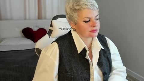 Snapshot of linda_zefir chatting on 04-11-26, 01:21 Linda Zefir online show from 04-11-26, 01:21