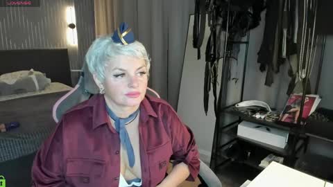Snapshot of linda_zefir chatting on 04-18-26, 01:31 Linda Zefir online show from 04-18-26, 01:31