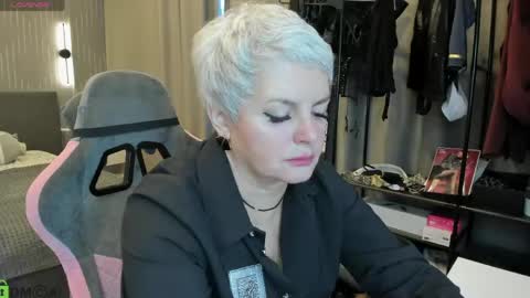 Snapshot of linda_zefir chatting on 04-20-26, 01:08 Linda Zefir online show from 04-20-26, 01:08