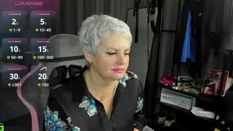 Snapshot of linda_zefir chatting on 04-21-26, 01:42 Linda Zefir online show from 04-21-26, 01:42