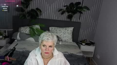 Snapshot of linda_zefir chatting on 04-26-26, 01:14 Linda Zefir online show from 04-26-26, 01:14