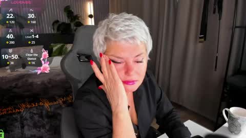 Snapshot of linda_zefir chatting on 05-09-26, 01:22 Linda Zefir online show from 05-09-26, 01:22