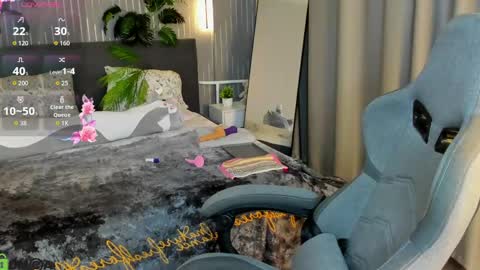Snapshot of linda_zefir chatting on 05-15-26, 01:23 Linda Zefir online show from 05-15-26, 01:23