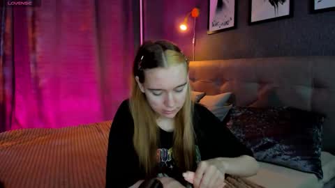 Snapshot of linda_zimmermann chatting on 09-21-25, 07:43 linda_zimmermann online show from 09-21-25, 07:43