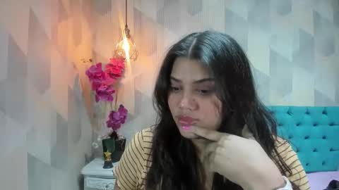 Snapshot of lindabreexlove chatting on 05-17-26, 01:51 online show from 05-17-26, 01:51