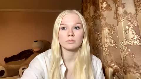 Snapshot of lindabreines chatting on 11-12-25, 11:54 Luna online show from 11-12-25, 11:54