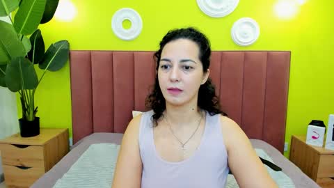 Snapshot of lindainsatiable chatting on 02-05-26, 01:43 Linda online show from 02-05-26, 01:43