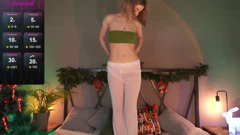 Snapshot of lindathacker chatting on 12-17-24, 04:45 your Linda is back online show from 12-17-24, 04:45