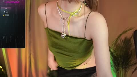 Snapshot of lindathacker chatting on 12-23-24, 06:00 your Linda is back online show from 12-23-24, 06:00