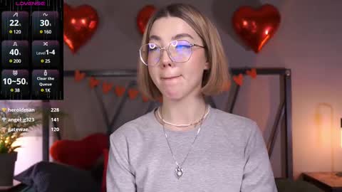 Snapshot of lindathacker chatting on 02-17-25, 08:19 your Linda is back online show from 02-17-25, 08:19