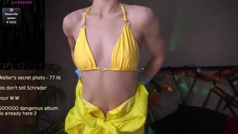 Snapshot of lindathacker chatting on 10-31-25, 04:35 your Linda is back online show from 10-31-25, 04:35