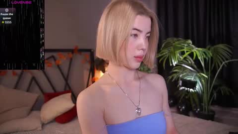 Snapshot of lindathacker chatting on 11-27-25, 04:36 your Linda is back online show from 11-27-25, 04:36