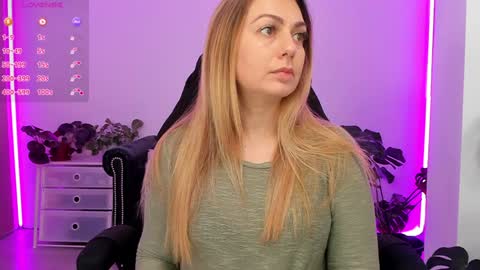 Linda  --  online show from 01-19-25, 04:14