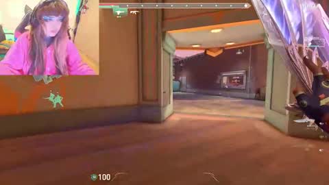 Snapshot of linddamortt chatting on 02-24-25, 03:02 CatalinaANIDEA online show from 02-24-25, 03:02