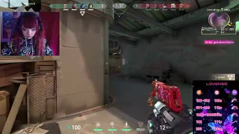 Snapshot of linddamortt chatting on 10-27-25, 11:52 CatalinaANIDEA online show from 10-27-25, 11:52