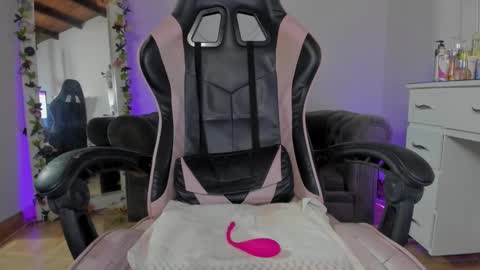 Lindsay    online show from 12-06-24, 02:57