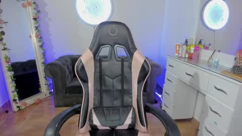 Lindsay    online show from 12-27-24, 11:31