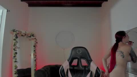 Lindsay    online show from 01-16-25, 02:51