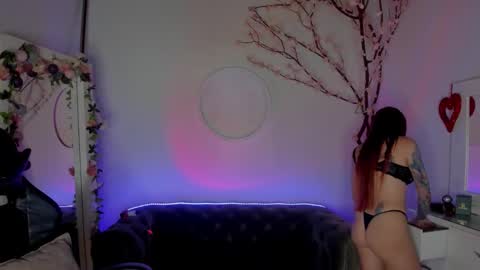 Lindsay    online show from 11-22-25, 10:31