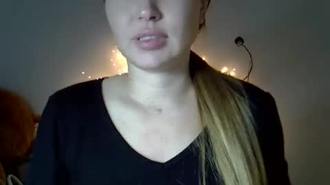 Snapshot of lindsisecret chatting on 03-10-26, 07:41 Anna online show from 03-10-26, 07:41