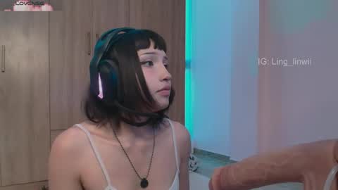 Snapshot of ling_meow chatting on 05-09-26, 02:22 Ling online show from 05-09-26, 02:22